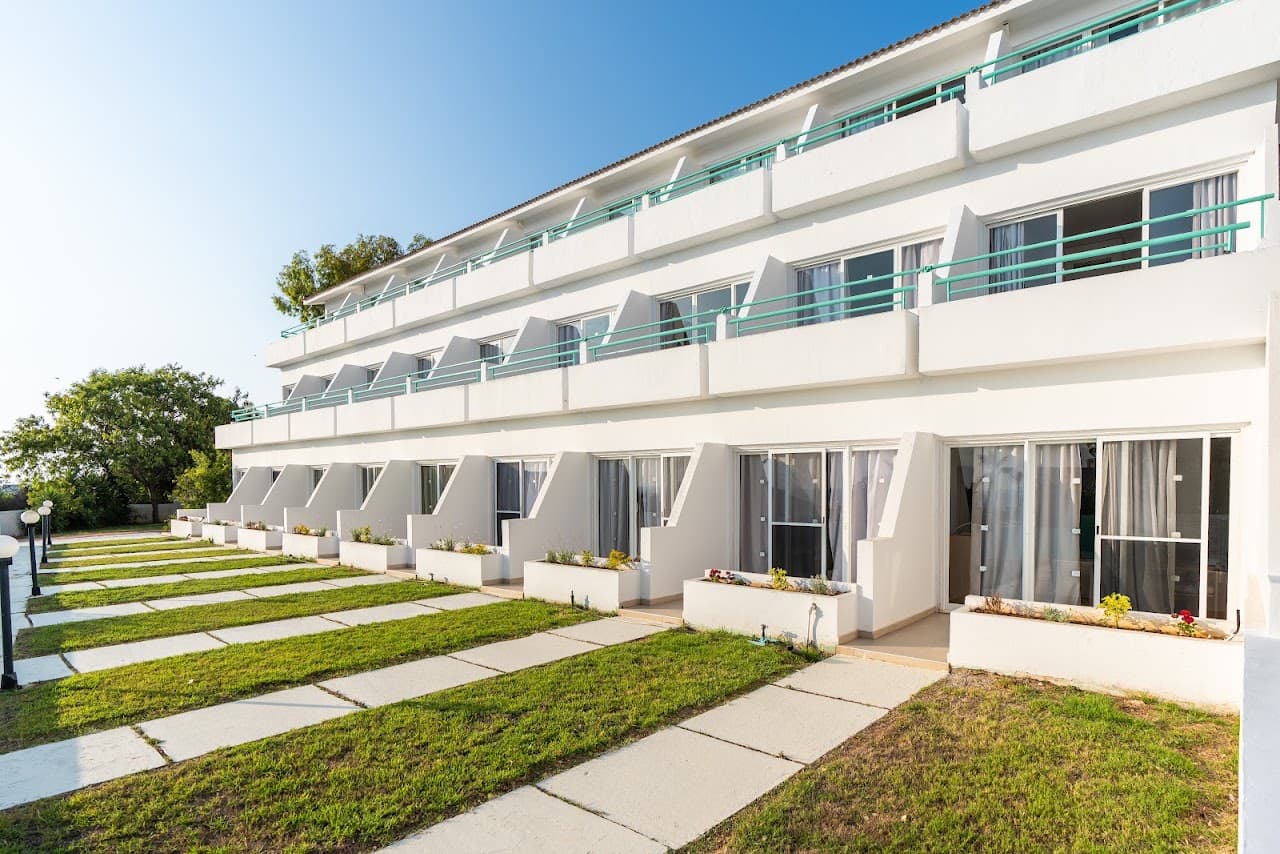 Adelais Bay Hotel