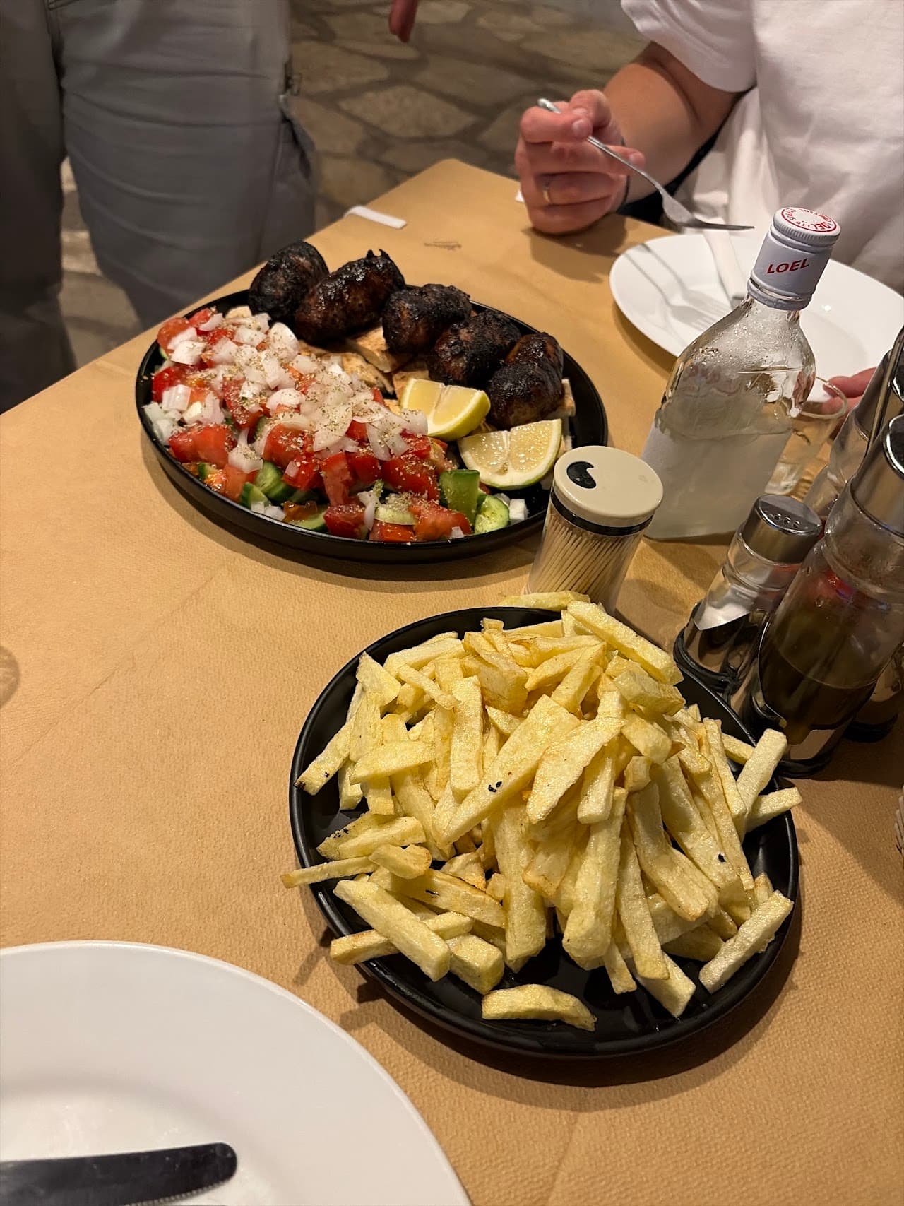 Iris Coffee Restaurant-Tavern