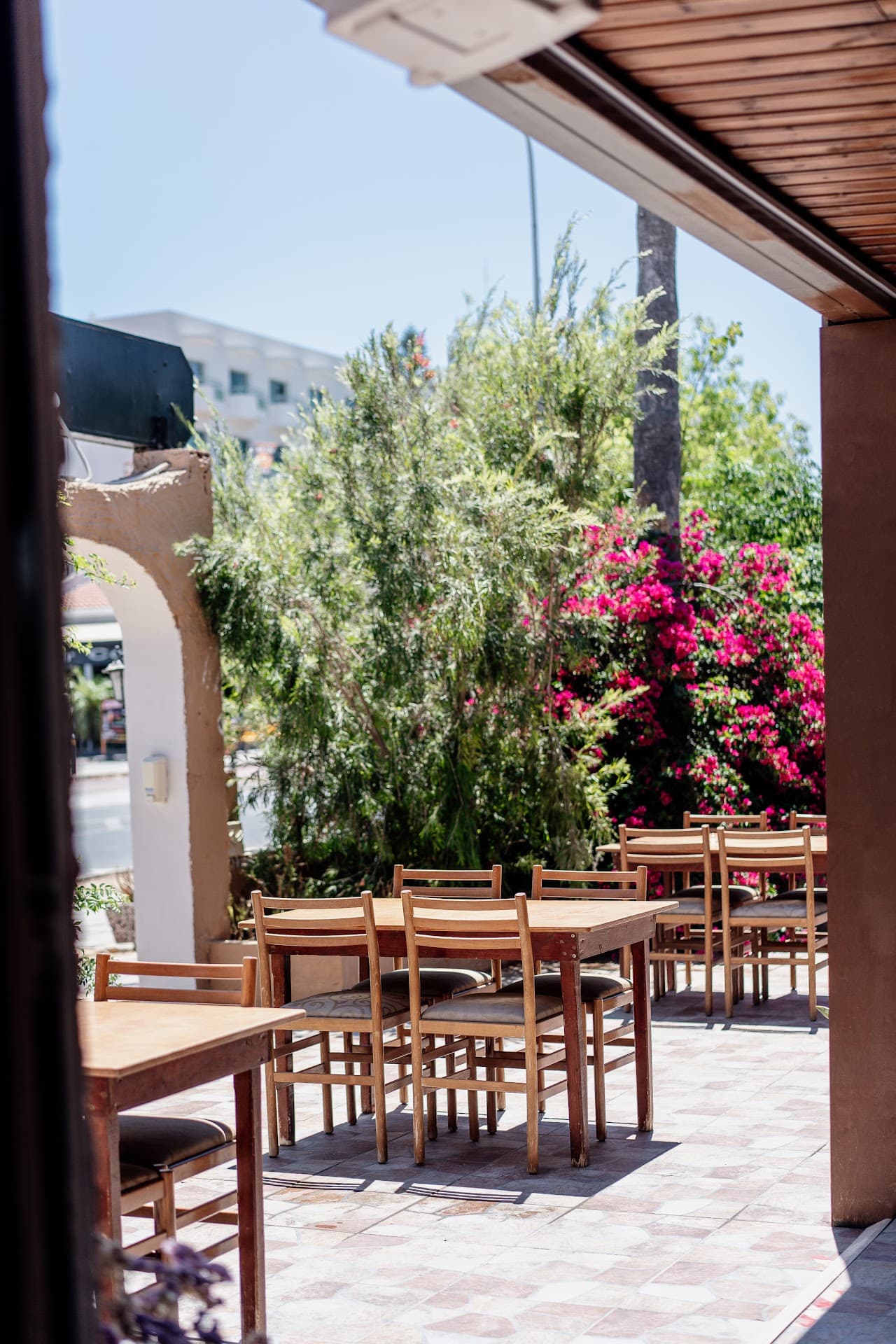 Nameless Bar & Restaurant